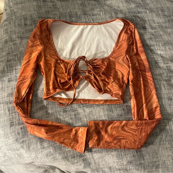 Marble Pattern Crop Top - Picture 4 of 4